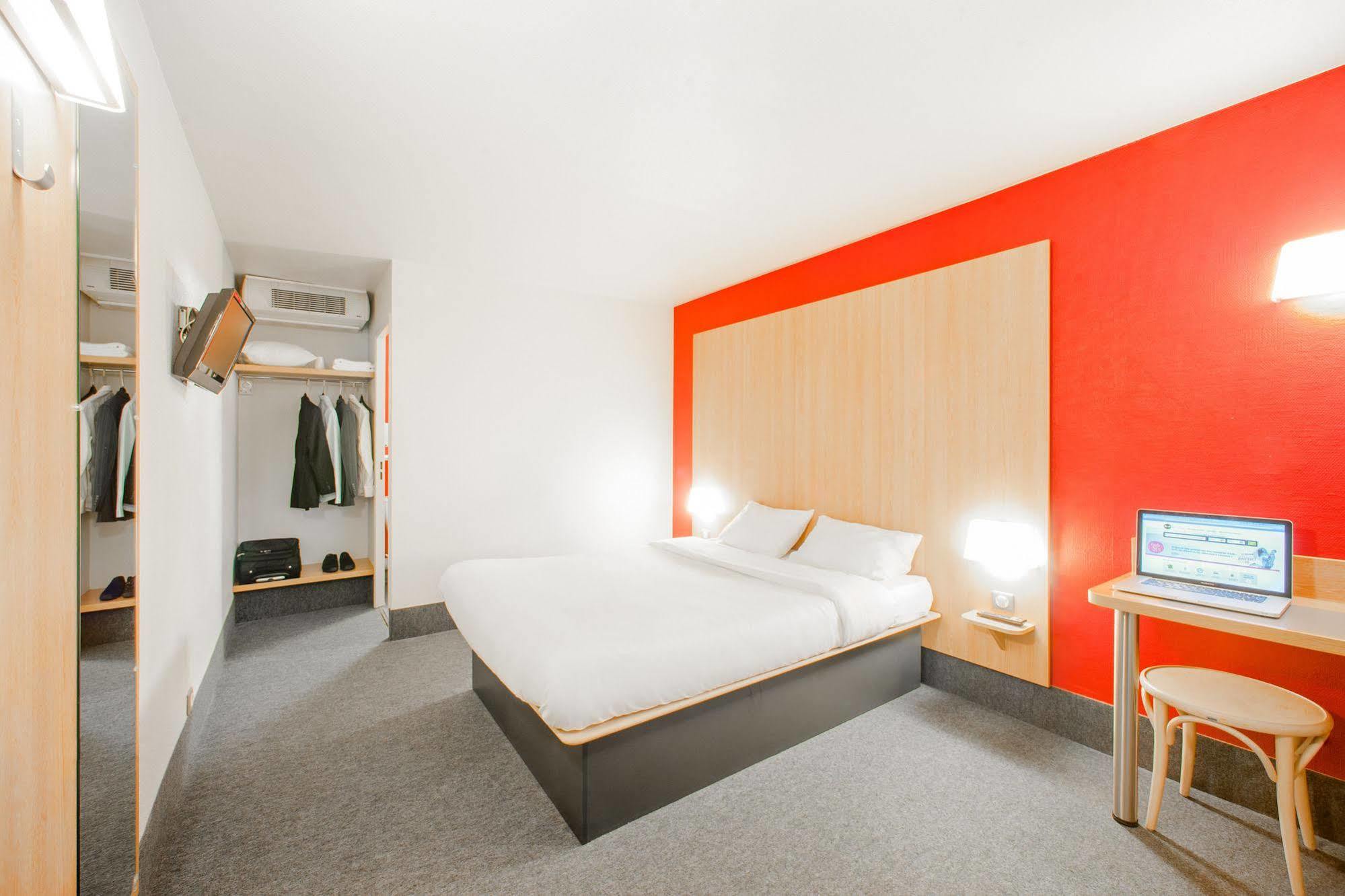 B&B Hotel Pontault Combault Kültér fotó